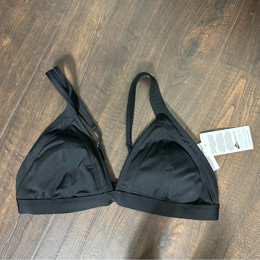 Athlete clean strap black bikini top
